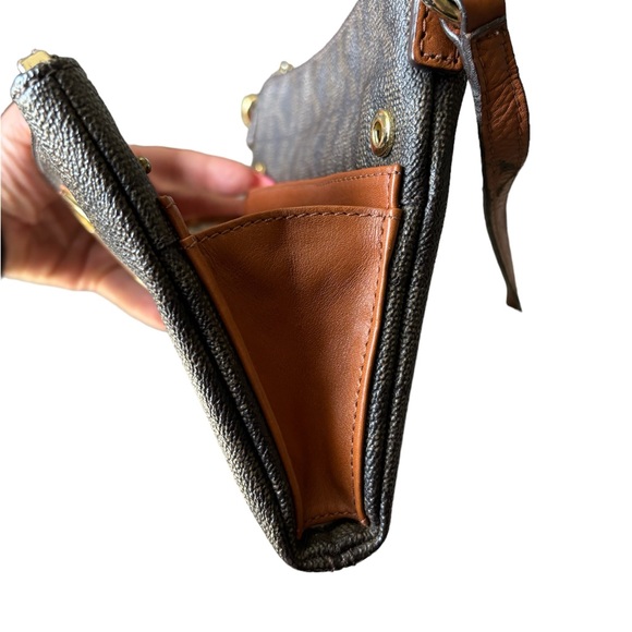 MICHAEL KORS Small Crossbody with Wallet section and card section - Picture 7 of 17